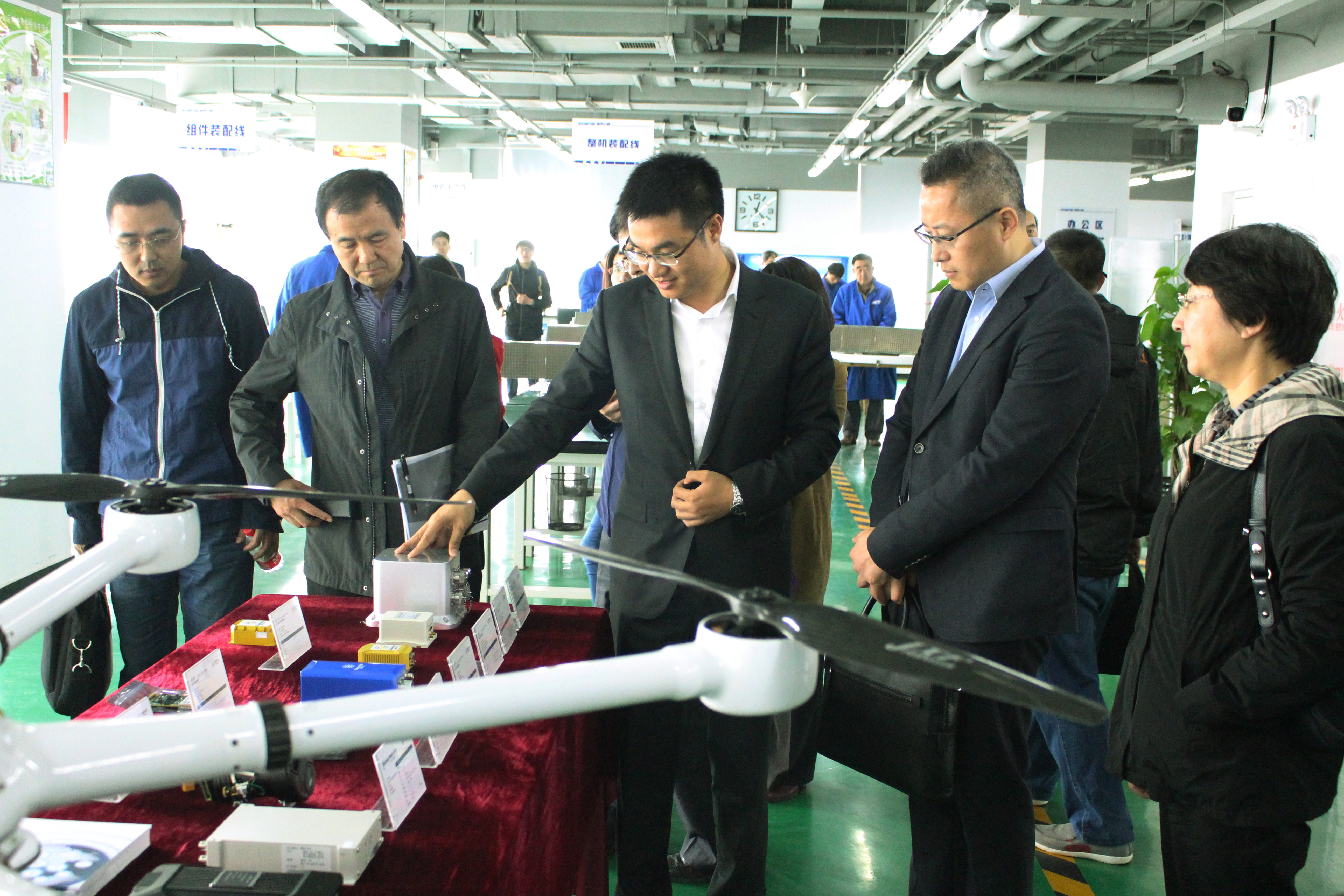 “北斗惯性+”助推北斗大规模产业化应用 国家发改委等一行领导专家莅临拉斯维加斯3499宇达调研指导